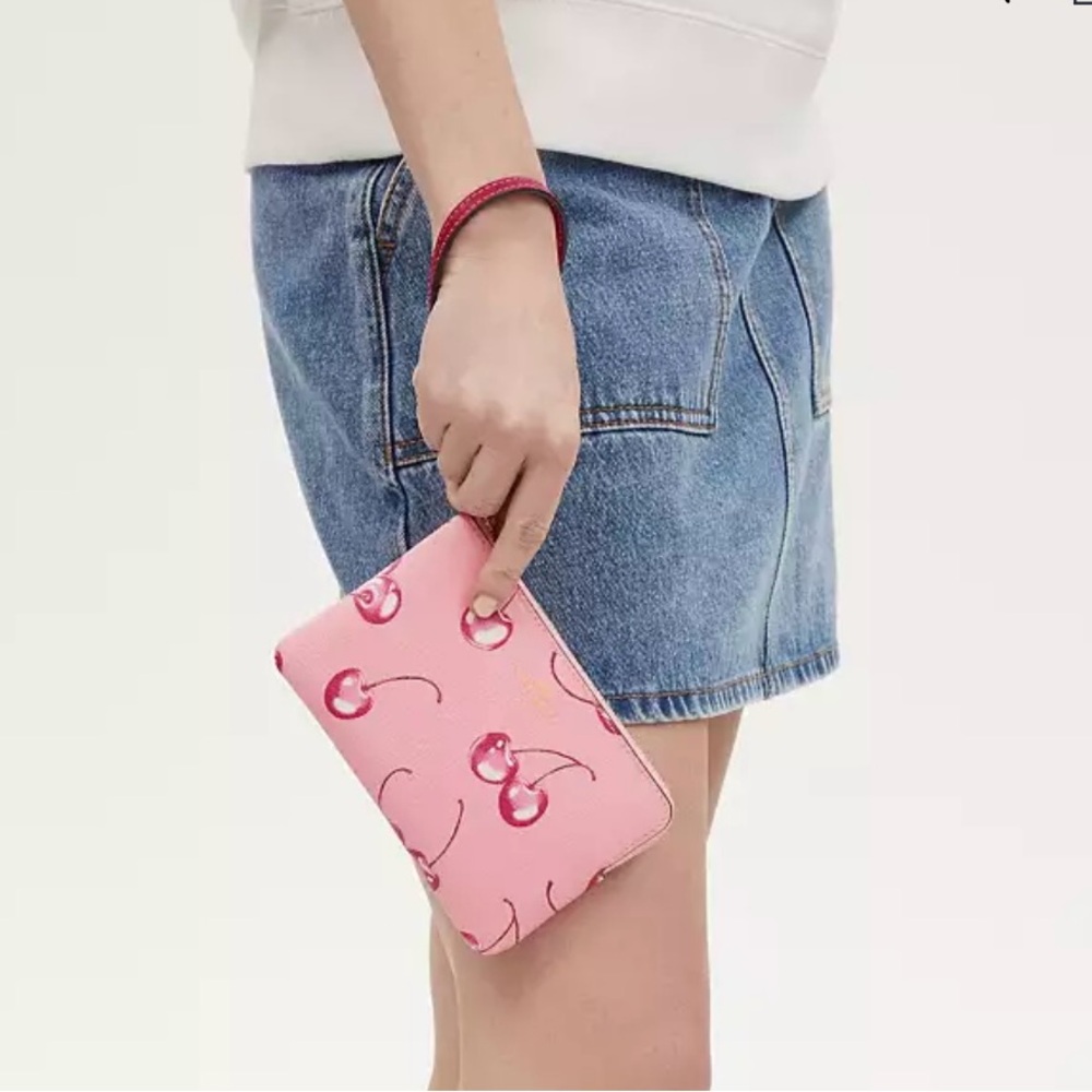 Coach Corner Zip Wristlet - Cherry (Pink) Print Canvas & Leather - brand new - Picture 3 of 6